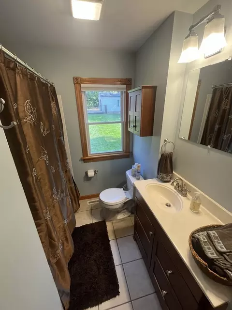 Bath - 1821 1st St, Peru, IL 61354 photo 1 of 1