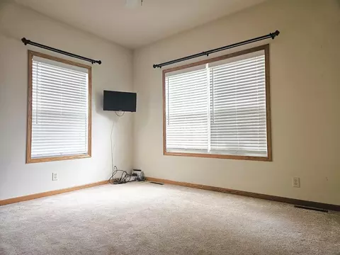 Bedroom - 1670 Overlook Dr, Dixon, IL 61021 photo 2 of 4