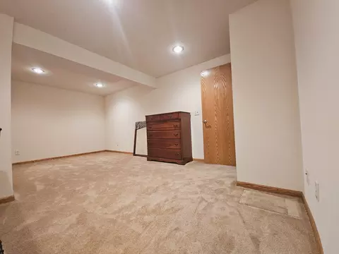 Bedroom - 1670 Overlook Dr, Dixon, IL 61021 photo 4 of 4