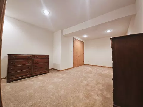 Bedroom - 1670 Overlook Dr, Dixon, IL 61021 photo 3 of 4