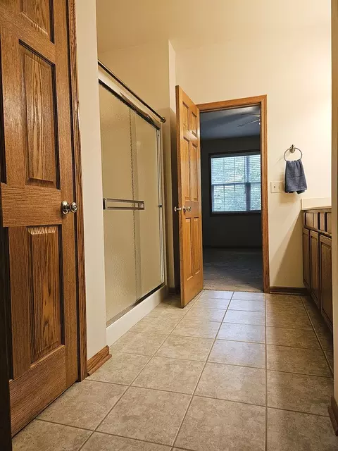 Bath - 1670 Overlook Dr, Dixon, IL 61021 photo 1 of 4