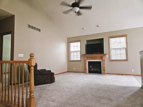 Living - 1670 Overlook Dr, Dixon, IL 61021 photo 2 of 6