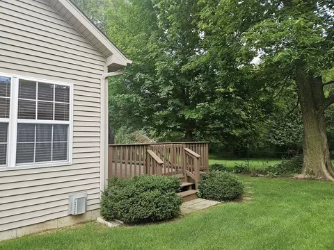 Exterior - 1670 Overlook Dr, Dixon, IL 61021 photo 4 of 5