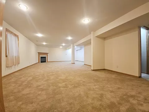 Living - 1670 Overlook Dr, Dixon, IL 61021 photo 5 of 6