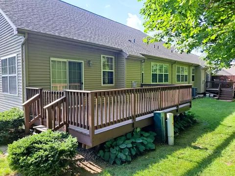 Exterior - 1670 Overlook Dr, Dixon, IL 61021 photo 3 of 5