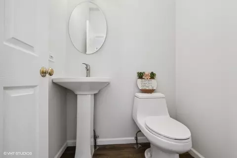 Bath - 39 E 89th St, Chicago, IL 60619 photo 1 of 2