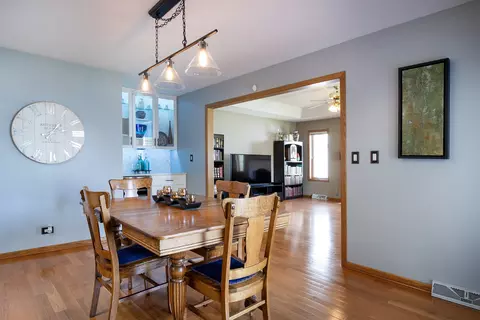 Dining - 809 Tide Ct, Wheeling, IL 60090 photo 1 of 2