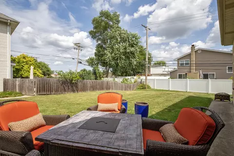 Exterior - 809 Tide Ct, Wheeling, IL 60090 photo 3 of 4