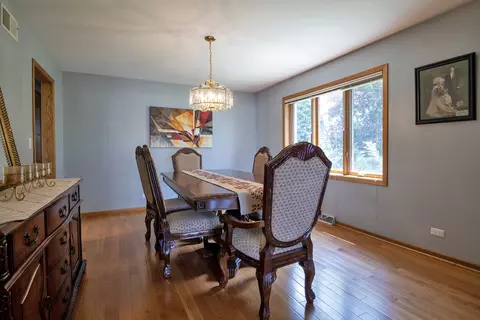 Dining - 809 Tide Ct, Wheeling, IL 60090 photo 2 of 2