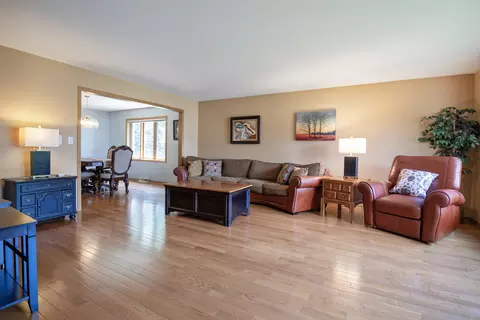 Living - 809 Tide Ct, Wheeling, IL 60090 photo 1 of 3