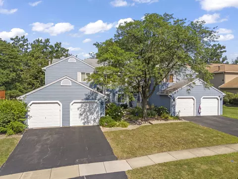 2482 Brunswick Cir #A1, Woodridge, IL 60517