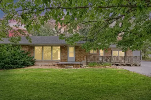 302 W Main St, Mahomet, IL 61853