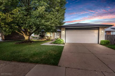 1015 Bowie Dr, Carol Stream, IL 60188
