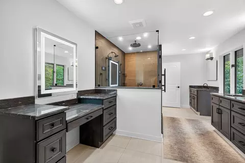 Bath - 21265 W East Cuba Rd, Kildeer, IL 60047 photo 2 of 14