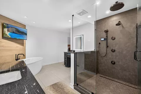Bath - 21265 W East Cuba Rd, Kildeer, IL 60047 photo 4 of 14