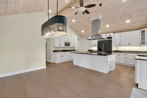 Kitchen - 21265 W East Cuba Rd, Kildeer, IL 60047 photo 2 of 9