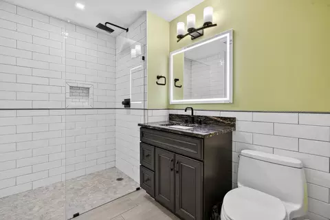 Bath - 21265 W East Cuba Rd, Kildeer, IL 60047 photo 12 of 14