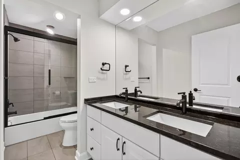 Bath - 21265 W East Cuba Rd, Kildeer, IL 60047 photo 10 of 14