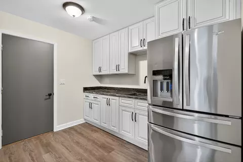 Kitchen - 21265 W East Cuba Rd, Kildeer, IL 60047 photo 9 of 9