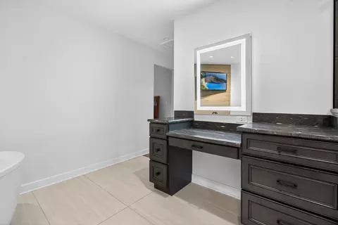Bath - 21265 W East Cuba Rd, Kildeer, IL 60047 photo 8 of 14