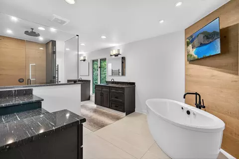 Bath - 21265 W East Cuba Rd, Kildeer, IL 60047 photo 1 of 14