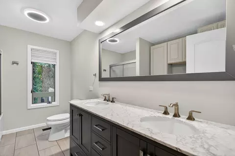 Bath - 21265 W East Cuba Rd, Kildeer, IL 60047 photo 13 of 14