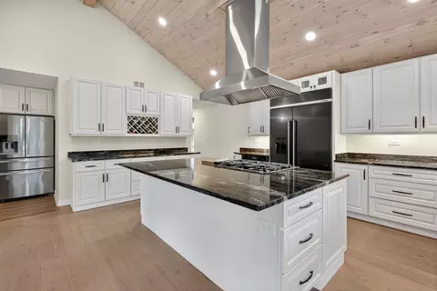 Kitchen - 21265 W East Cuba Rd, Kildeer, IL 60047 photo 3 of 9