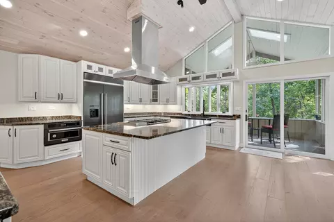 Kitchen - 21265 W East Cuba Rd, Kildeer, IL 60047 photo 1 of 9