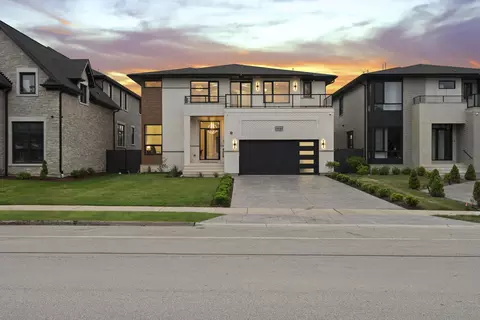 1914 Lee St, Des Plaines, IL 60018