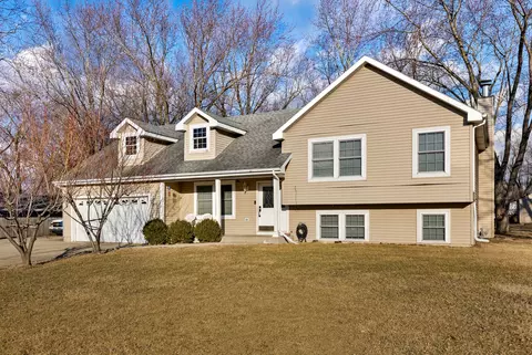 181 Skyline Dr, Carpentersville, IL 60110