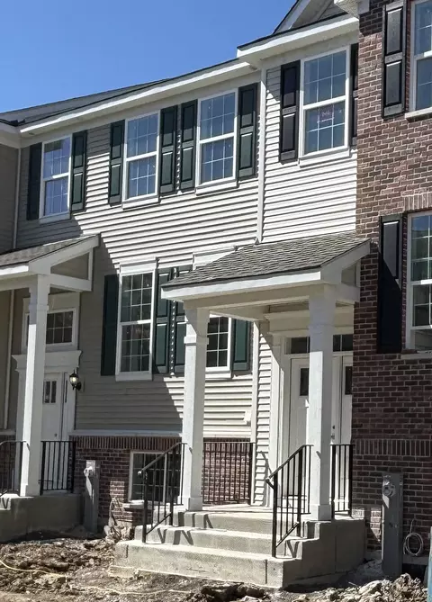 2103 Neubauer Cir #1102, Lindenhurst, IL 60046