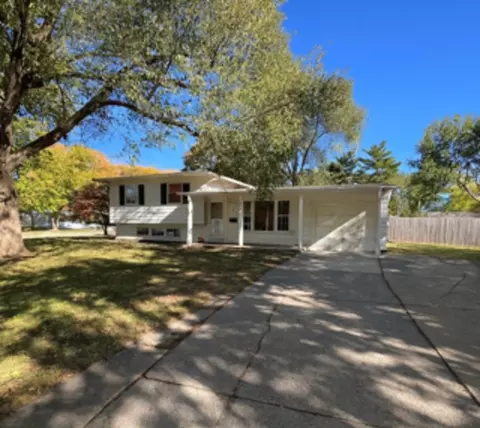 3 Scarsdale Rd, Montgomery, IL 60538