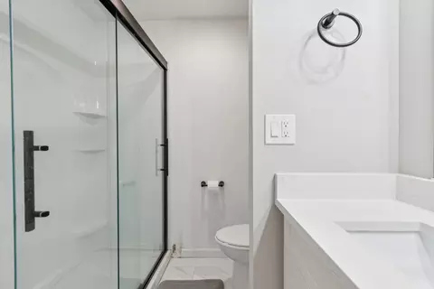 Bath - 717 Clearwater Ct, Wheeling, IL 60090 photo 3 of 3