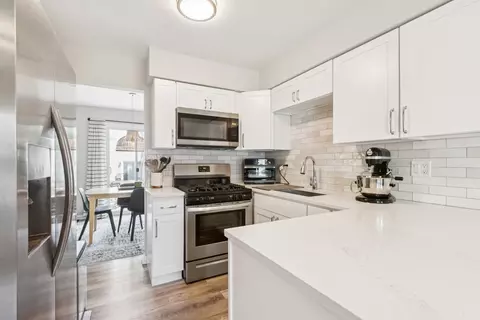 Kitchen - 717 Clearwater Ct, Wheeling, IL 60090 photo 1 of 6