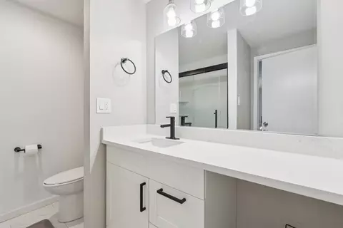 Bath - 717 Clearwater Ct, Wheeling, IL 60090 photo 2 of 3