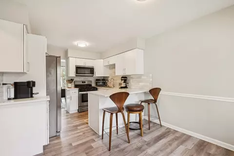 Kitchen - 717 Clearwater Ct, Wheeling, IL 60090 photo 6 of 6