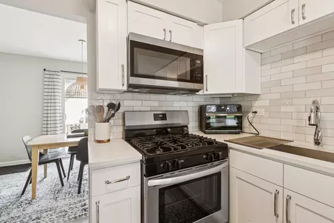Kitchen - 717 Clearwater Ct, Wheeling, IL 60090 photo 3 of 6