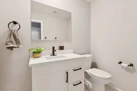 Bath - 717 Clearwater Ct, Wheeling, IL 60090 photo 1 of 3