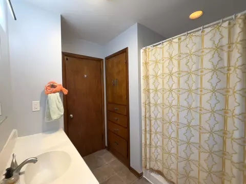 Bath - 1145 S 8th Ave, Kankakee, IL 60901 photo 1 of 1