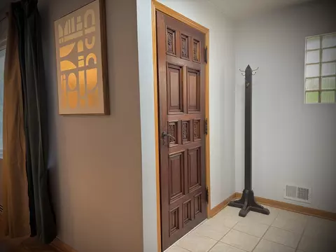 Entry Way - 1145 S 8th Ave, Kankakee, IL 60901 photo 1 of 1