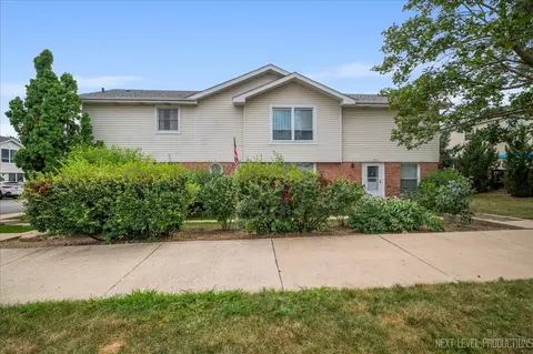 306 Peppertree Ln, Aurora, IL 60504