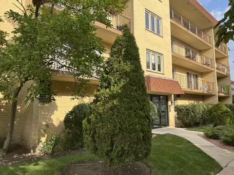 6300 W Montrose Ave #405, Chicago, IL 60634
