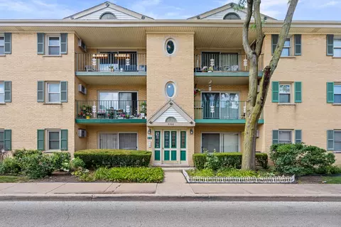 6566 W Barry Ave #102-S, Chicago, IL 60634