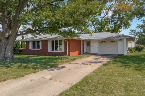 101 Radliff Rd, Bloomington, IL 61701