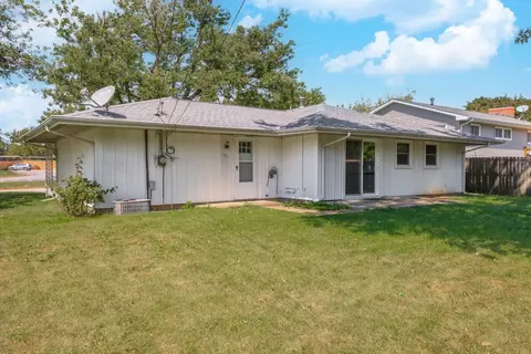 101 Radliff Rd, Bloomington, IL 61701 photo 3