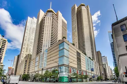 545 N Dearborn St #2704, Chicago, IL 60654