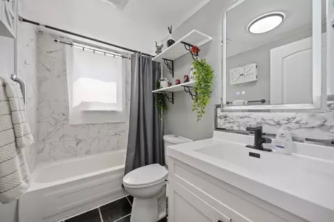 Bath - 226 Barbara Ln, Steger, IL 60475 photo 1 of 1