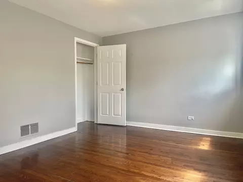 Bedroom - 52 E 37th St, Chicago, IL 60653 photo 1 of 5