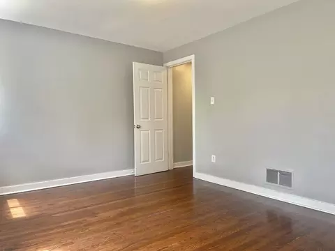 Bedroom - 52 E 37th St, Chicago, IL 60653 photo 2 of 5