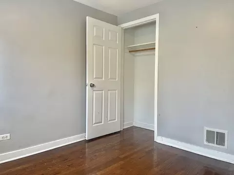 Bedroom - 52 E 37th St, Chicago, IL 60653 photo 4 of 5